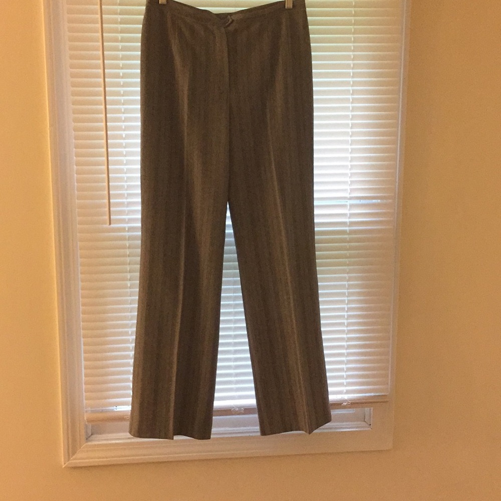 Straight pants; length : 43 inches